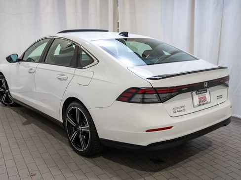 Used 2023 Honda Accord Sport image 4