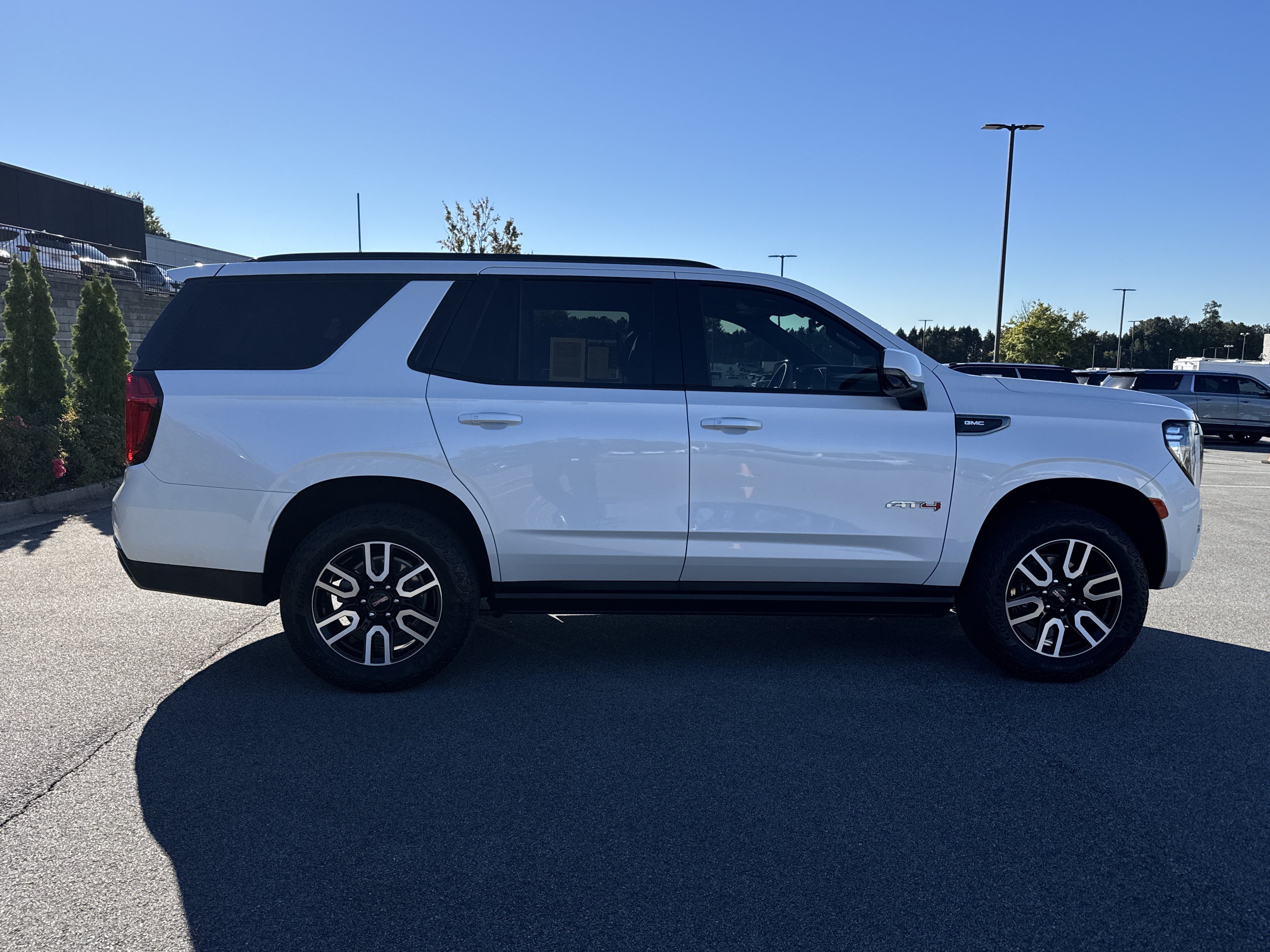 Used 2024 GMC Yukon AT4 w/ AT4 Premium Plus Package AWD/4WD image 11
