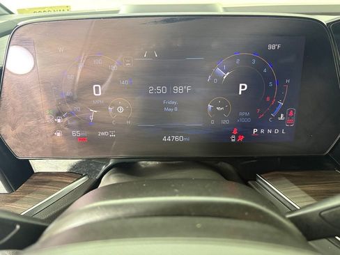 Used 2025 Chevrolet Suburban Z71 AWD/4WD image 27