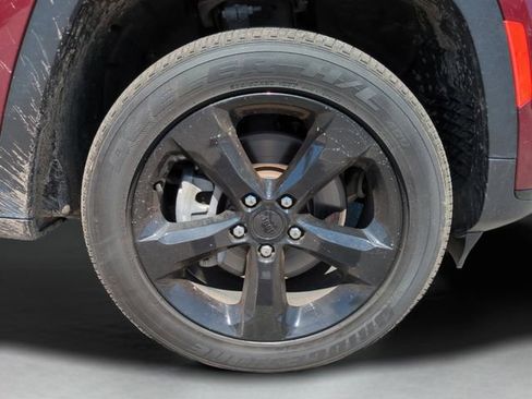 Used 2024 Jeep Grand Cherokee L Altitude AWD/4WD image 10