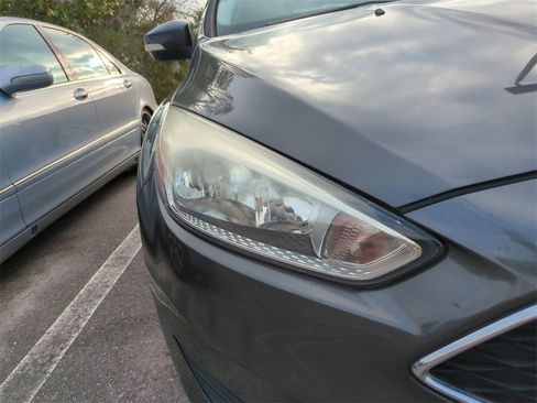 Used 2017 Ford Focus SE image 9