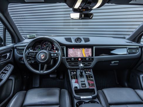 Used 2026 Porsche Macan AWD/4WD image 11