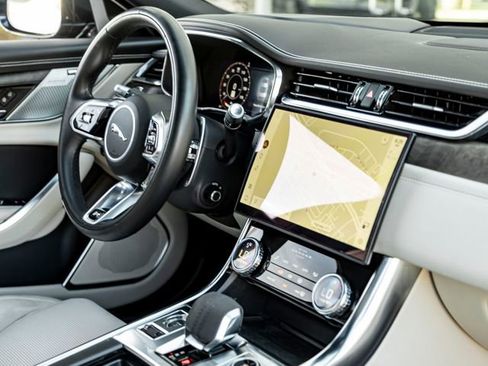 Used 2021 Jaguar XF R-Dynamic SE AWD/4WD image 31