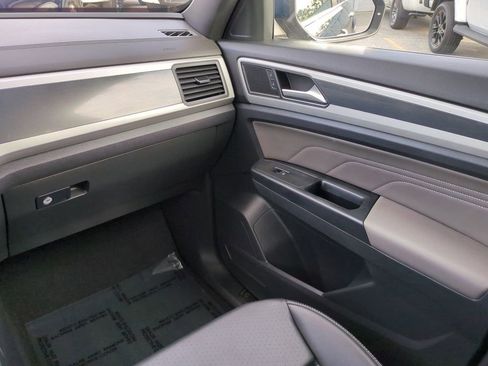 Used 2021 Volkswagen Atlas Cross Sport SE w/ Panoramic Sunroof Package image 17