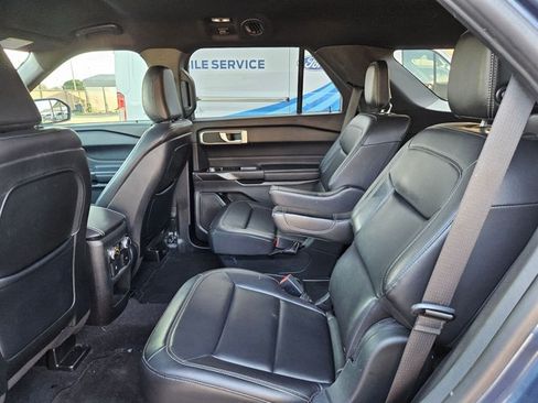 Used 2020 Ford Explorer XLT w/ Equipment Group 202A RWD image 13