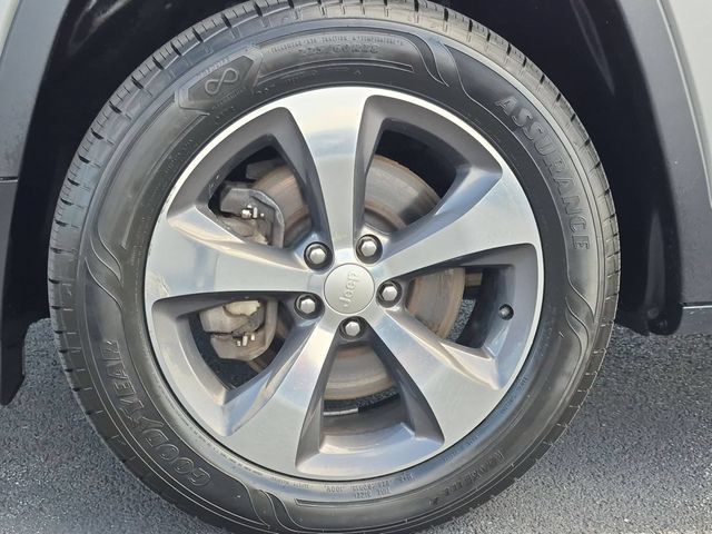 Used 2019 Jeep Cherokee Limited AWD/4WD image 22