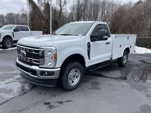 New 2026 Ford F350 XL w/ XL Chrome Package image 3