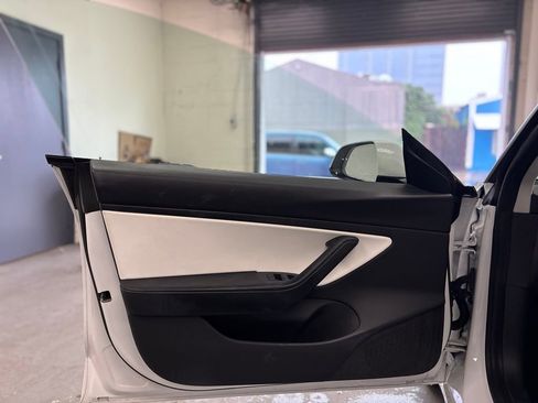 Used 2021 Tesla Model 3 Standard Range Plus image 11