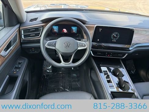 Used 2025 Volkswagen Atlas SE AWD/4WD image 21