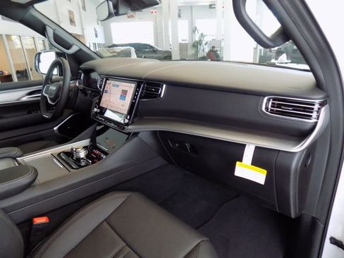New 2026 Jeep Grand Wagoneer Limited AWD/4WD image 18