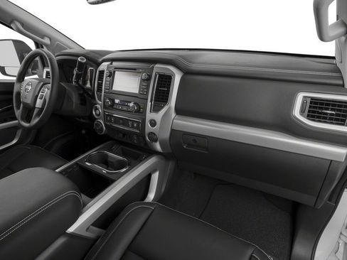 Used 2017 Nissan Titan PRO-4X w/ Pro-4x Convenience Package AWD/4WD image 19