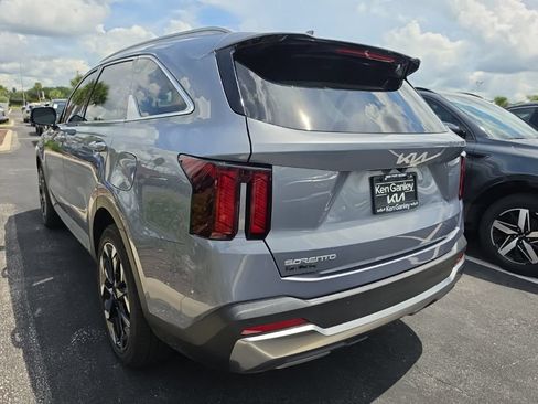 Used 2025 Kia Sorento EX w/ Panoramic Sunroof Package FWD image 11