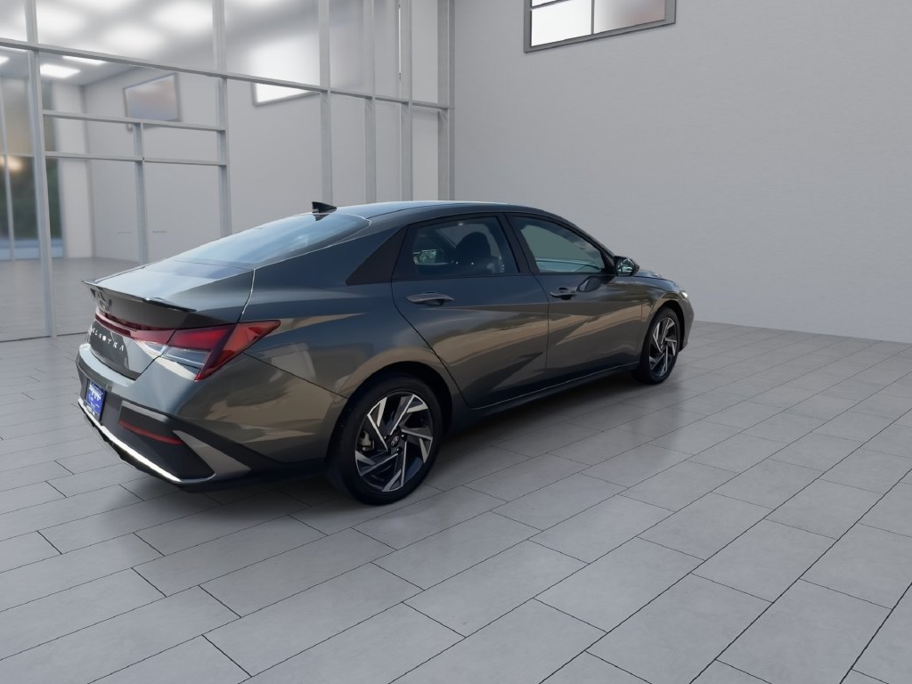 Used 2025 Hyundai Elantra Sport FWD image 8