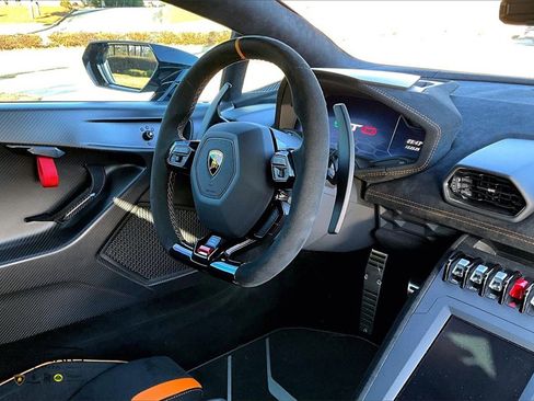 Used 2022 Lamborghini Huracan STO image 7