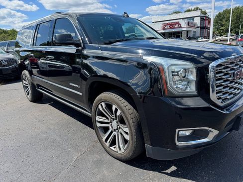 Used 2020 GMC Yukon XL Denali w/ Denali Ultimate Package AWD/4WD image 12