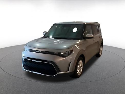 Used 2025 Kia Soul LX w/ LX Technology Package FWD image 3
