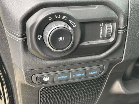 Used 2025 Jeep Wrangler Unlimited Sahara w/ Safety Group image 16