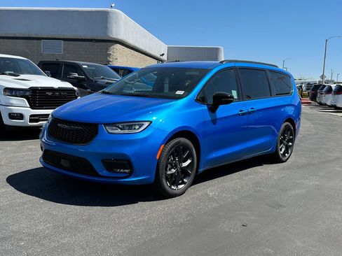 New 2026 Chrysler Pacifica Select w/ S Appearance Package FWD image 2