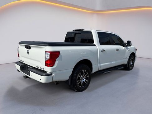 Used 2021 Nissan Titan SV w/ SV Convenience Package image 3