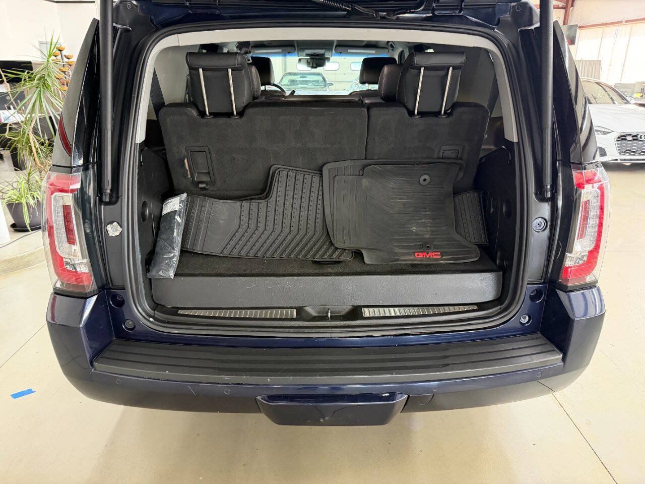 Used 2019 GMC Yukon SLT w/ HD Trailering Package AWD/4WD image 9
