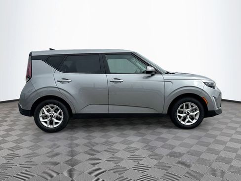 Used 2025 Kia Soul LX w/ LX Technology Package image 4