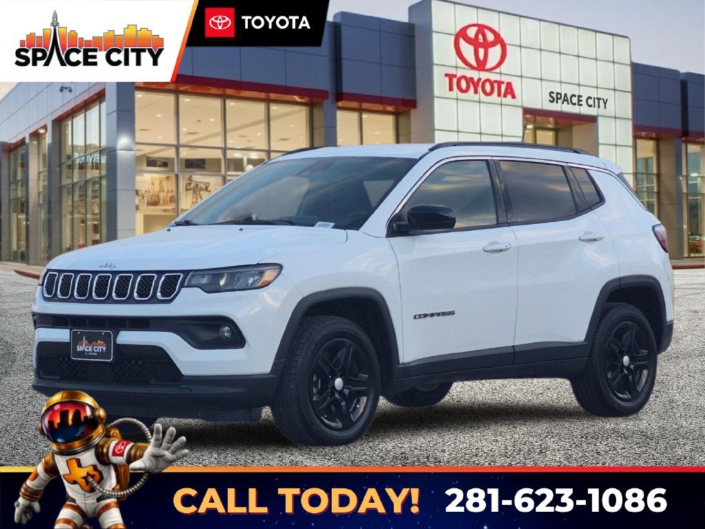Used 2023 Jeep Compass Latitude AWD/4WD image 1