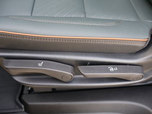 New 2026 GMC Yukon XL AT4 w/ AT4 Premium Package image 30