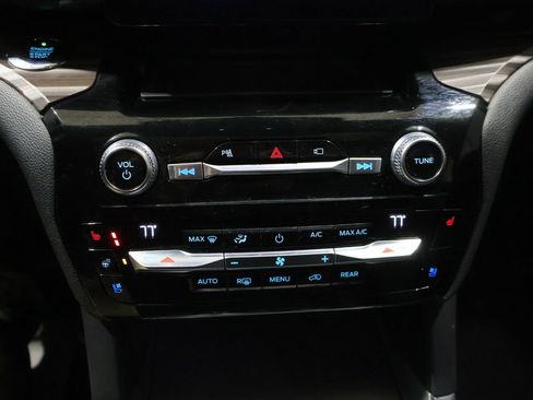 Used 2021 Ford Explorer Limited image 28