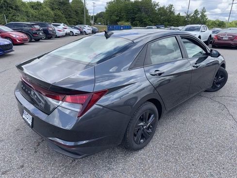 Used 2022 Hyundai Elantra SEL FWD image 5