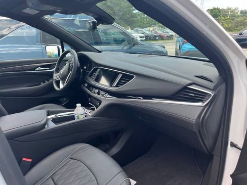 Used 2023 Buick Enclave Avenir w/ Avenir Technology Package AWD/4WD image 6