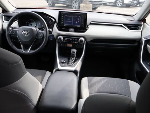 Used 2020 Toyota RAV4 XLE w/ XLE Grade Weather Package AWD/4WD image 13