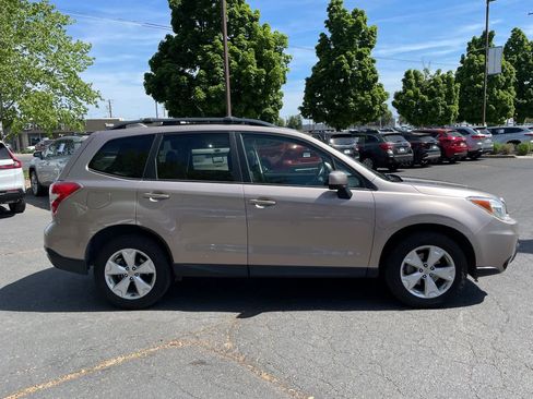 Used 2016 Subaru Forester 2.5i Premium AWD/4WD image 6