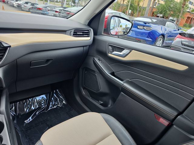 Used 2022 Ford Escape Titanium w/ Titanium Elite Package FWD image 15
