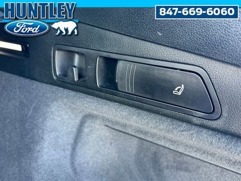 Used 2019 Audi e-tron Prestige w/ Prestige Package image 16