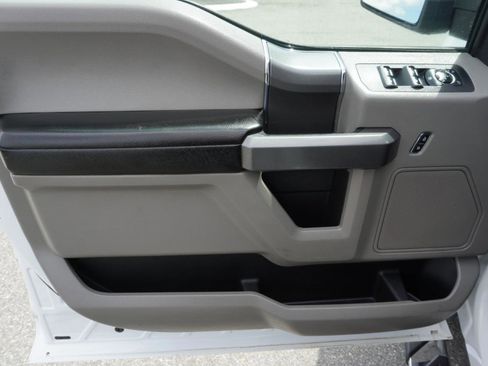 Used 2019 Ford F150 XLT w/ Equipment Group 302A Luxury AWD/4WD image 13