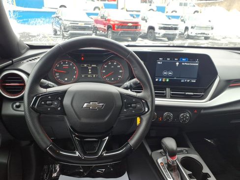 Used 2025 Chevrolet Trax RS w/ Sunroof Package image 17