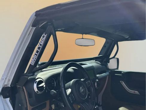 Used 2017 Jeep Wrangler Unlimited Rubicon w/ Dual Top Group AWD/4WD image 19