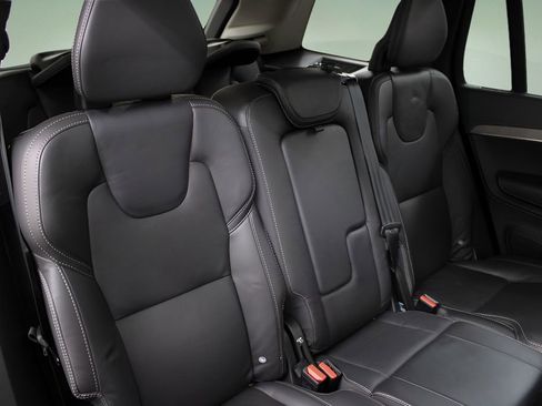 Used 2023 Volvo XC90 B6 Ultimate w/ Lounge Package image 17