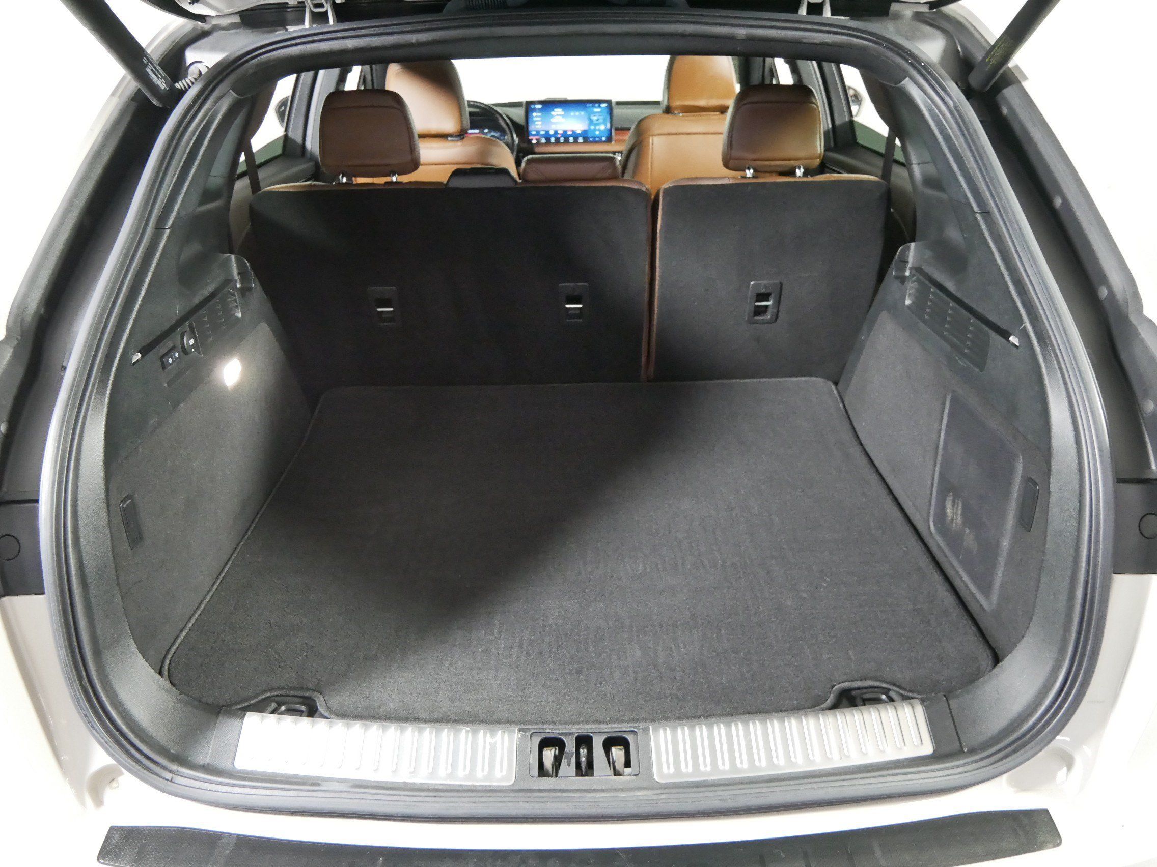 Used 2022 Lincoln Nautilus Reserve AWD/4WD image 18