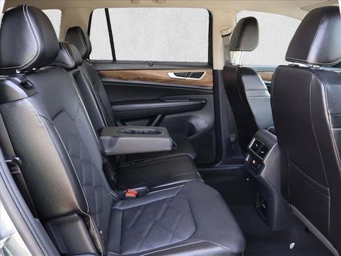 Used 2024 Volkswagen Atlas SE AWD/4WD image 23