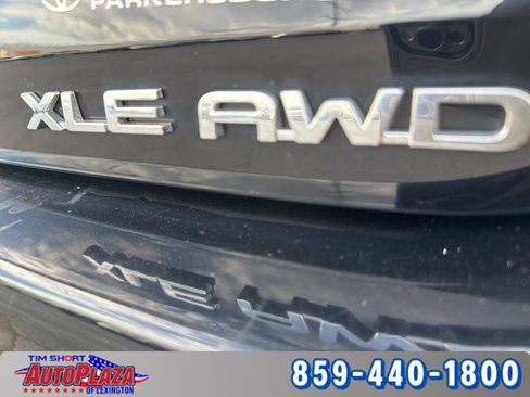 Used 2021 Toyota Highlander XLE image 14