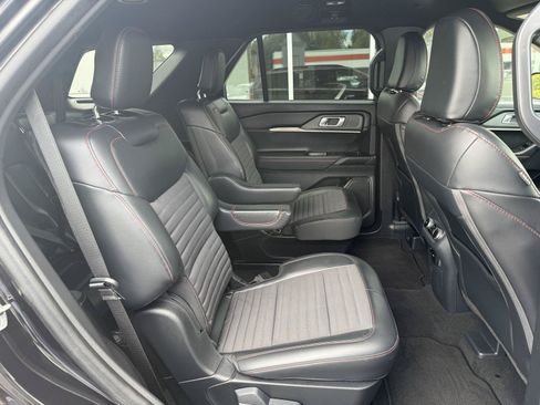 Used 2025 Ford Explorer ST-Line AWD/4WD image 19
