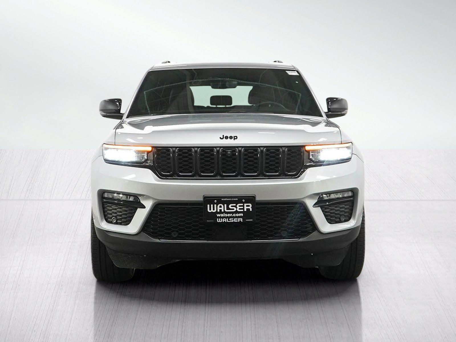 Used 2024 Jeep Grand Cherokee Limited w/ Luxury Tech Group II AWD/4WD image 8