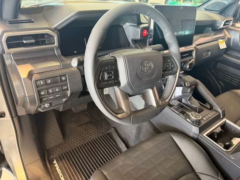 Used 2025 Toyota Tacoma TRD Off-Road w/ TRD Off Road Premium Package image 9