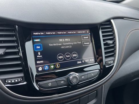 Used 2018 Chevrolet Trax LT w/ LT Convenience Package image 12