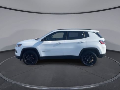 Used 2025 Jeep Compass Latitude w/ Convenience Group AWD/4WD image 5