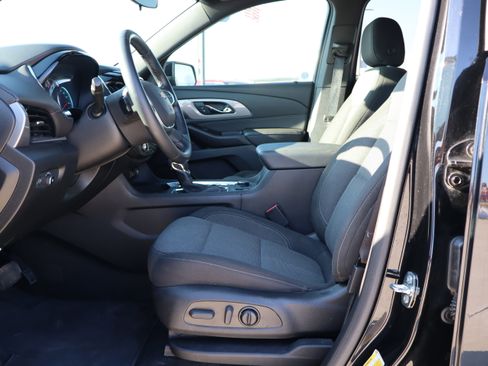 Used 2023 Chevrolet Traverse LT image 10