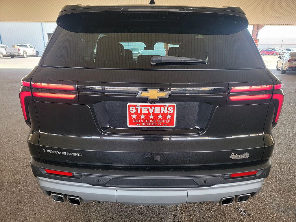 Used 2025 Chevrolet Traverse LT FWD image 5