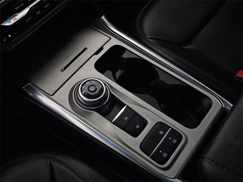 Used 2022 Ford Explorer XLT w/ Equipment Group 202A image 16