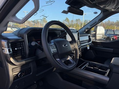 New 2026 Ford F250 Lariat w/ Black Appearance Package AWD/4WD image 10